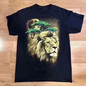 Lion Moon Tree Mystical T Shirt Black l SIZE M/L